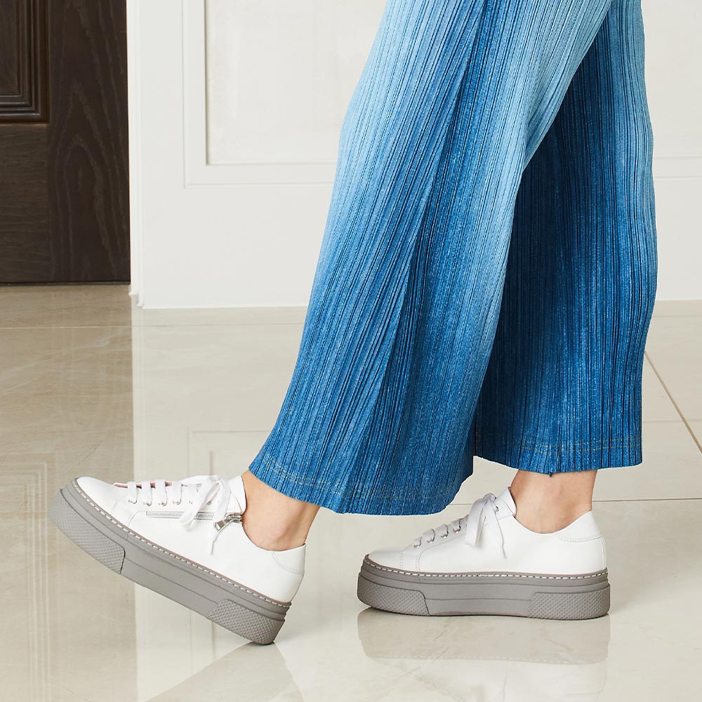 Diva: White Leather & Grey Shoes Sole Bliss