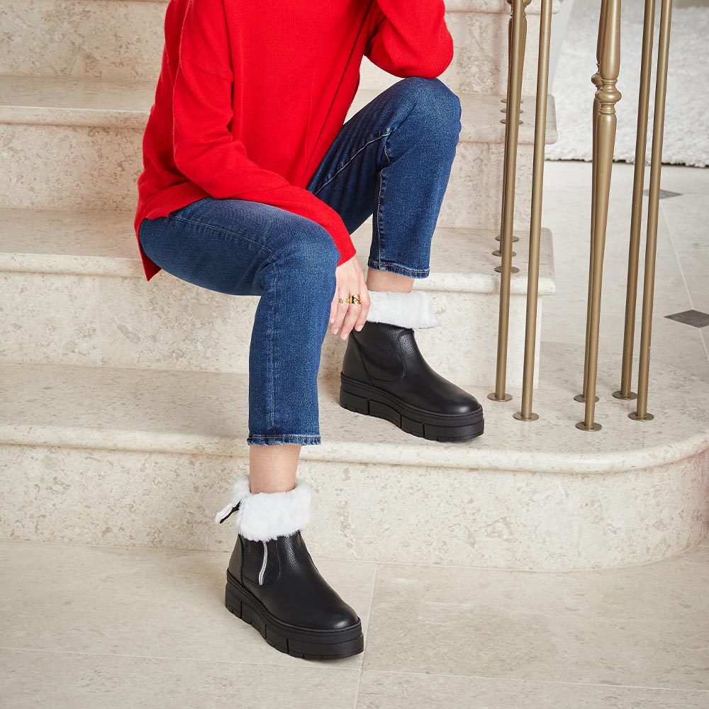 Wonder: Black Leather & Shearling Boots Sole Bliss