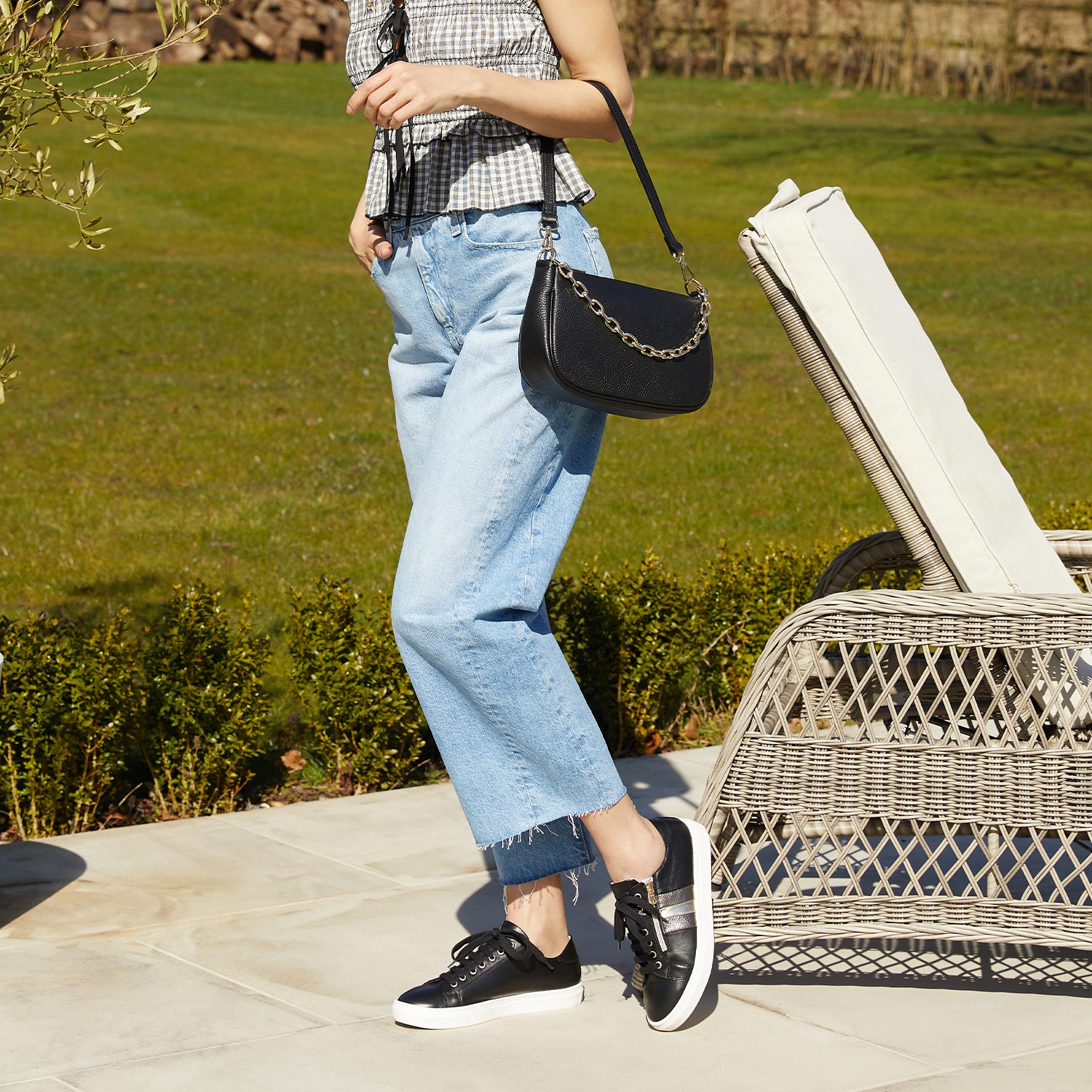 Sprint: Black Leather & Metallic Shoes Sole Bliss