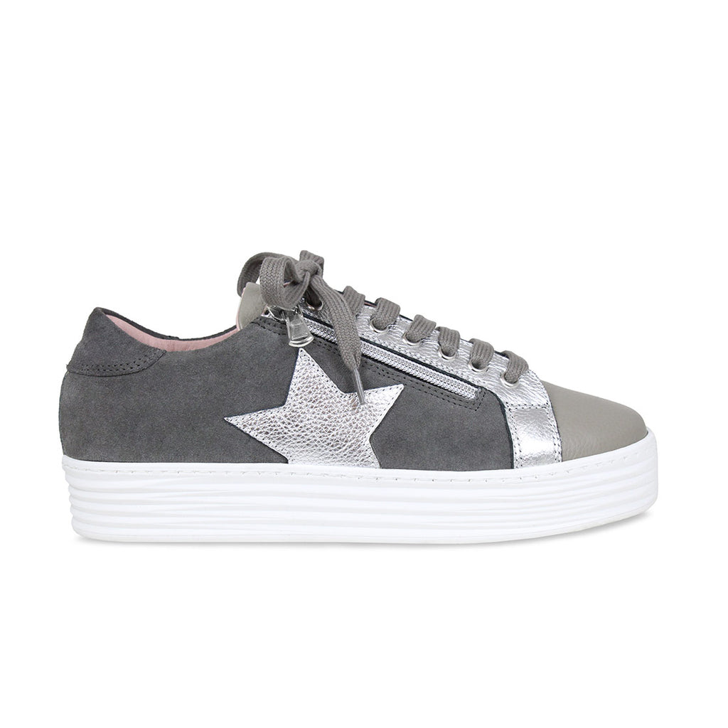 Silver sneakers best sale with stars