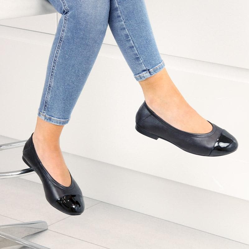 Luna: Black Leather & Patent Shoes Sole Bliss