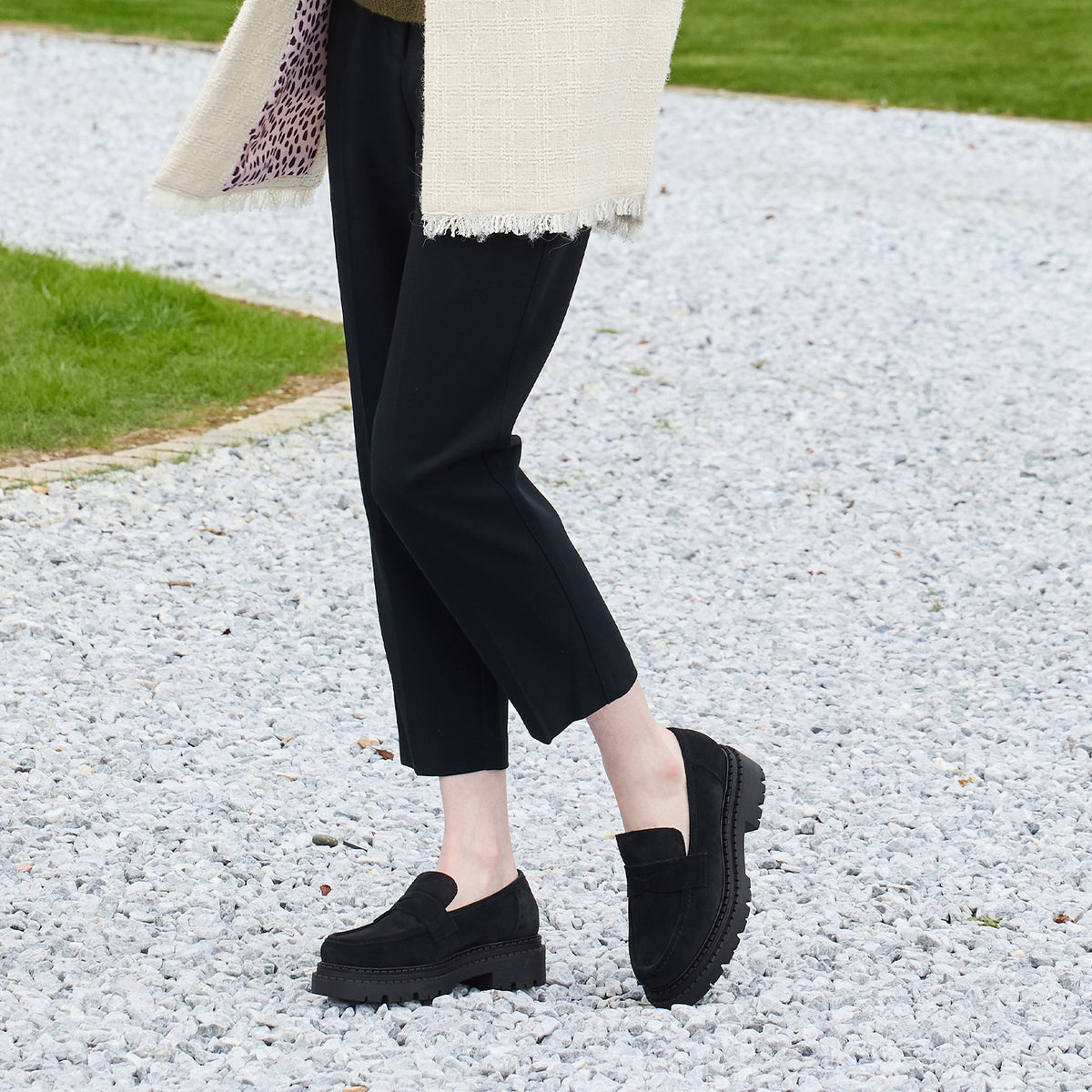 Fawn: Black Suede Shoes Sole Bliss