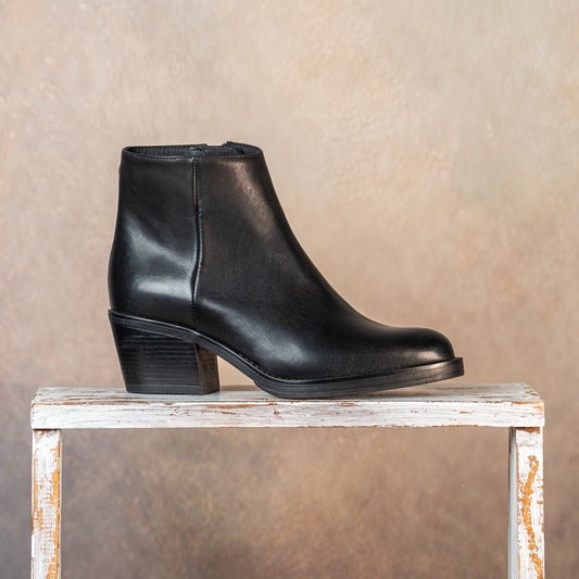 Winona: Black Leather Boots Sole Bliss