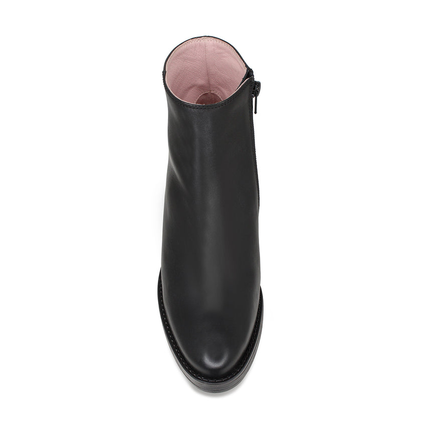 Winona: Black Leather Boots Sole Bliss